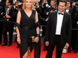 En racontant les quatorze années durant lesquelles elle a accompagné sa maman, atteinte de la maladie d'alzheimer, la lyonnaise christelle bardet propose un récit à la fois clinique et glaçant, mais aussi poétique et tendre. Culture Laurent Gerra Qui Est Sa Compagne Christelle Pressfrom France