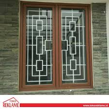 Teralis jendela dengan model minimalis berfungsi sebagai penghias dan mempercantik desain rumah minimalis, disamping fungsi utamanya yaitu sebagai keamanan tempat tinggal anda. Jasa Buat Teralis Di Manado Grill Design Window Grill Design Wooden Door Design