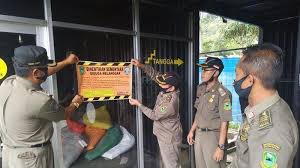 Amanah yang diemban ichwan itu kini beralih ke asisten i bidang sosial dan pemerintahan setdako banjarmasin, gazi ahmadi. Izin Tak Juga Selesai Setelah Diurus Setahun Kafe Di Kuningan Disegel Satpol Pp Tribun Jabar