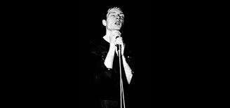 Ian Curtis Menyelisik Potret Kelam Si Bintang Muram