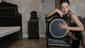 Сексапильная турецкая милфа Демет Евгар