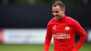 Götze, que marcó el gol que le dio el mundial de brasil 2014 a alemania, dijo que tuvo conversaciones muy agradables en los últimos meses con el técnico del psv eindhoven, roger schmidt, y que por. Mario Gotze Nach 145 Tagen Ohne Einsatz Vor Debut Fur Psv Eindhoven Fussball Bild De