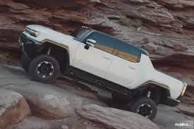 The interior looks very art deco in terms of design, with the edition 1 getting lots of bronze accents that nicely offset the black and white scheme. Mengenal Mobil Hummer Ev Fitur Canggih Dengan Banyak Kelebihan