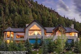 Kylie jenner has reportedly filed legal documents to trademark the brand name kylie swim and kylie swim by kylie jenner. Kylie Jenner Shares View Of The Aspen Home She S Renting With Kendall And Kris For 450k Month Readsector