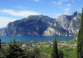 Wir durchsuchen das internet und finden das passendste angebot für dich Discovering The Three Lakes Lake Como Lake Maggiore And Lake Garda