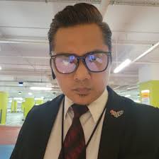 Barefoot man eats durian inside Choa Chu Kang library, 'does not care' when  confronted by security https://tinyurl.com/2s38jt4v