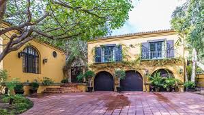 I really like this home… both the inside and outside (see my list of of what i like below). Wo Wohnt Kendall Jenner Und Wie Gross Ist Ihr Haus News24viral