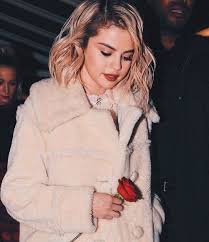 Selena gomez just arrived at the american music awards with blonde hair(!) and in a coach leather dress for the red carpet. 38 Selena Gomez Blonde Hair Ideas In 2021 Selena Gomez Selena Selena Gomez Blonde Hair