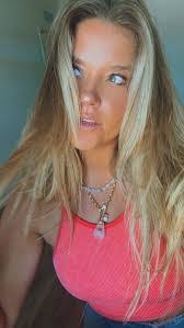 Kristen Rowe's Instagram, Twitter & Facebook