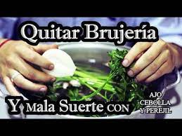 Esta es una oración para quitar trabajos de brujería es muy poderosa y te ayudará a por favor, te pido que la tumbes, que la deshaga como la sal en el agua. Pin En Bano Quitar Brujeria