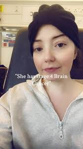 Elizabeth Mahon's Instagram, Twitter & Facebook