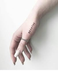 1 684 Curtidas 6 Comentarios Tattoos Collections Tattooscollections No Instagram Breathe Follow Tat Meninas Com Tatuagem Tatuagem Pequeno Tatuagens