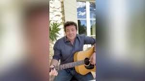 Dans tous mes voyages, j'ai vu des paysages mais rien ne vaut l'image, de tes beaux cheveux gris. Patrick Bruel Reprise De Luis Mariano Maman C Est Toi Youtube