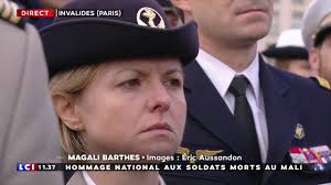 Les soignants étaient à l'honneur de. Hommage National Aux 13 Morts L Emouvante Descente Du Cortege Sur Les Invalides Youtube