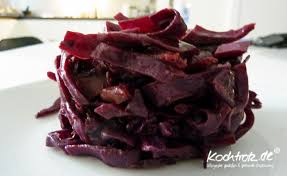 Die äpfel und zwiebel schälen und in würfel schneiden. Apfel Rotkohl My Style Kochtrotz Lieblingsrezepte Fur Dich Mit Tausch Zutaten