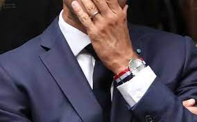 Voir plus d'idées sur le thème bleu blanc rouge, bleu, rouge. L Elysee Vend Ses Produits Derives En Ligne Offrez Vous La Montre Tricolore De Macron Charente Libre Fr