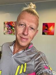 Pat Bloom's Instagram, Twitter & Facebook