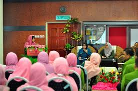 Disebabkan masih ramai yang tidak mengenali beliau, iluminasi.com ingin kongsikan 5 fakta. Lawatan Rasmi Timbalan Menteri Tenaga Sains Teknologi Alam Sekitar Perubahan Iklim Mestecc Ke Kimia Kedah Jabatan Kimia Malaysia