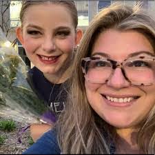 Lauren Muszynski's Instagram, Twitter & Facebook