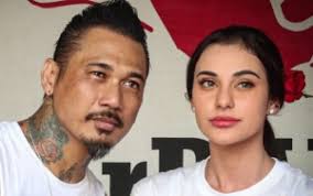 Istri jerinx sid, nora alexandra, sedih di hari ulang tahunnya tidak ditemani suami. Nora Alexandra Ambil Langkah Sembunyikan Foto Bareng Jerinx Dalam Akun Instagram Kenapa