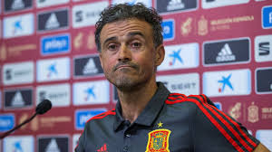 Luis enrique se alineó con morata en un ejercicio pocas veces visto, haciendo una reivindicación que incluso pudo parecer excesiva, sacando sus datos goleadores en comparación con un jugador como torres, que firmó uno de los goles más importantes de la historia de españa y ganó un mundial y dos. Spain Boss Luis Enrique No Fans Sadder Than Dancing With Sister Football Ace