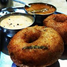 Uzhunnu Vada With Sambar And Coconut Chutney Vegetarian Indian Food Food Cooking For Beginners Indian Food Recipes Vegetarian