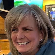 Julie Waite's Instagram, Twitter & Facebook