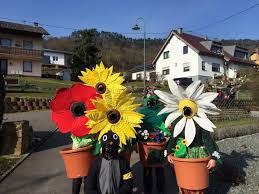 2 Stuck Sonnenblumen Kostum Und 1 Mal Tulpen Kostum 2 Mal Topf Oben Ca 50 Cma 20 Nur Die 2 Karnevalskostum Gruppe Fasc In 2020 Karneval Fasching Karnevalskostum