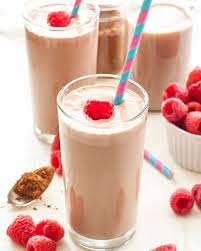 Ce Matin On Vous Surprend Avec Une Recette De Milkshake Proteine Qui Vous Aidera De Raspberry Smoothie Raspberry Smoothie Recipes Chocolate Raspberry Smoothie
