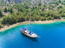 Marmaris merkeze 80 km uzaklıkta bulunan bozburun bakir koyları, doğal güzellikleri ve 10'dan fazla antik kentiyle ön planda yer alıyor. Diva Deniz Mieten Marmaris Turkei