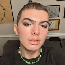 Felt gorge for my first show in Boston ☺️ Hot Mess Sunday was a blast! Stay  tuned for more ;) #pride🌈 #drag #boston #makeup #nonbinary #explore  #hotmess