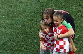 Nach deutschland emigrierte tennisspielerin, 6 wta siege, sporadisch moderatorin des aktuellen sportstudios. Ein Foto Furs Familienalbum Daran Werden Sich Die Kinder Von Kroatiens Kapitan Luka Modric Ihr Leben Lang Erinnern Stuttgarter Nachrichten