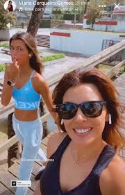At issue is the fact that francisca cerqueira gomes being only 18 years old, which motivated several criticisms. Maria Cerqueira Gomes Mostra Video Da Filha A Fazer Manguito
