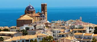 De ruim driehonderdduizend inwoners tellende stad is na valencia de grootste stad van de costa blanca. Discover The Beautiful Altea Costa Blanca Taxi Alicante