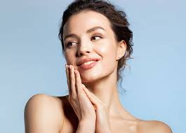 Sofya Khasanova y Julia Philippova: 'Las uñas metalizadas y la aerografía  son las últimas tendencias en manicura y pedicura'