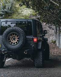 350 Jeep Pictures Hd Download Free Images Stock Photos On Unsplash