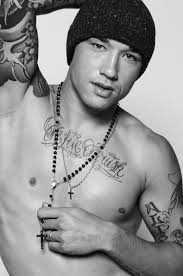 Keterangan gambar, radja nainggolan memperkuat as roma sejak 2014 lalu. Radja Nainggolan Of Headbands And Heartbreak