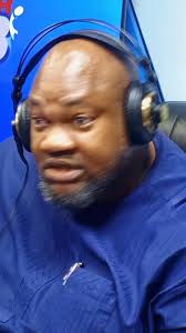 Awwwn.. So cute.. This kid defends her sister.