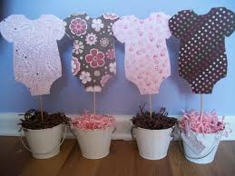 Suelen llevar el nombre de la madre y del bebé. Ideas Para Centros De Mesa Para Baby Shower Sencillos Solobebes Org Baby Shower Fiestas De Bebes Recien Nacidas Deco De Baby Shower Y Centros De Mesa Pa