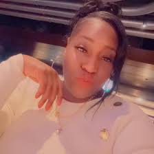 Whew, people are chatting about #DrayaMichele, 39, pulled up courtside with  her 22-year-old son Kniko Howard to cheer