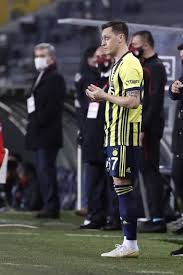 Erkut dedi ki, hepimiz biliyoruz ki mesut kariyerinde bir gün fenerbahçe'de oynamak istiyor. Fenerbahce De Mesut Ozil Karagumruk Maciyla Ilk Kez 11 De Sahaya Cikti Fotomac