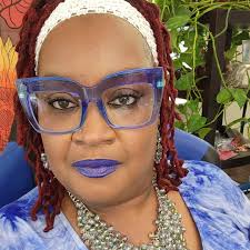 Welp! There you have it! Big Papa stays in touch with the trends! I was  watching Tyler Perry's, Divorced Sistas and First Lady Rasheeda was rocking  a mixed metal loop set. 😜