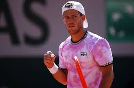 El argentino diego schwartzman, 'peque', entró en el top10 de la clasificación mundial, en el puesto 8, tras haber alcanzado además de la entrada de schwartzman, entre los diez primeros el griego. El Peque Schwartzman Protagonizo Un Exitoso Debut En Roland Garros Tenis La Voz Del Interior