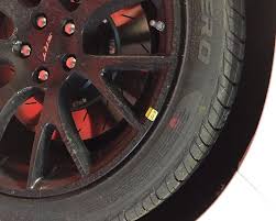 Bendera merah putih adalah bendera negara, maka kita dilarang untuk merusak, merobek kita tidak boleh mencetak, menyulam dan menulis huruf, angka, gambar atau tanda lain dan memasang lencana atau benda apa pun pada bendera merah. Dot Kuning Dan Merah Pada Tayar Baru Anda Apa Fungsinya Wapcar