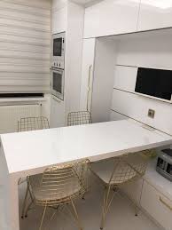 Metal Sandalye Mutfak Modern Mutfak Altin Renk Ile Dekorasyon Cam Ankastre Tasarim Modern Mutfaklar Ic Tasarim Mutfak