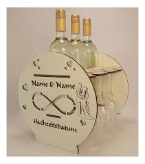 Die hochzeit ist ein sehr besonderer anlass im leben zweier menschen. Geschenke Zur Hochzeit Holz Weinflaschenhalter Namen