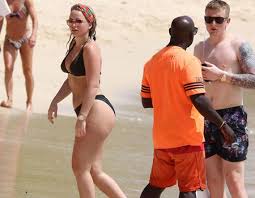 I've played this game and i literally cannot stop listening to their music. Pickford S Girl Wows Fans On Instagram Sporting Tribune