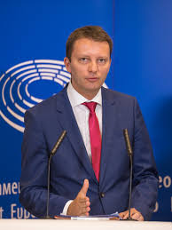 Scroll below and check more details information about current net worth as well as monthly/year salary, expense, income reports! Siegfried MureÈ™an Wikipedia