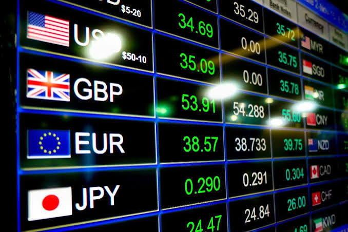 How Tariffs Are Reshaping Forex Markets in 2026: The Dollar Paradox, Currency Wars, and What It Means for Every Major Pair