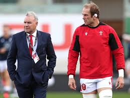 «je suis très heureux de prolonger mon contrat actuel pour une année. Alun Wyn Jones Birth Certificate Questioned By Coach Planetrugby